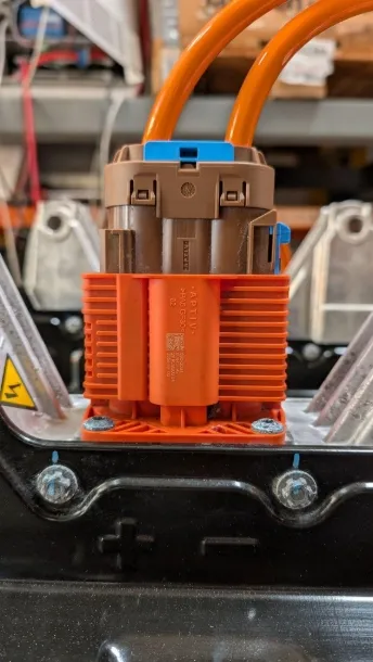 HV connector plugged into the battery pack