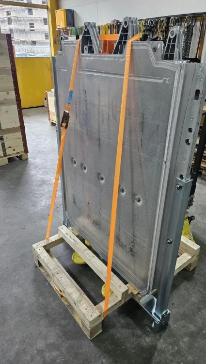 Spanset at the rear of the storage unit